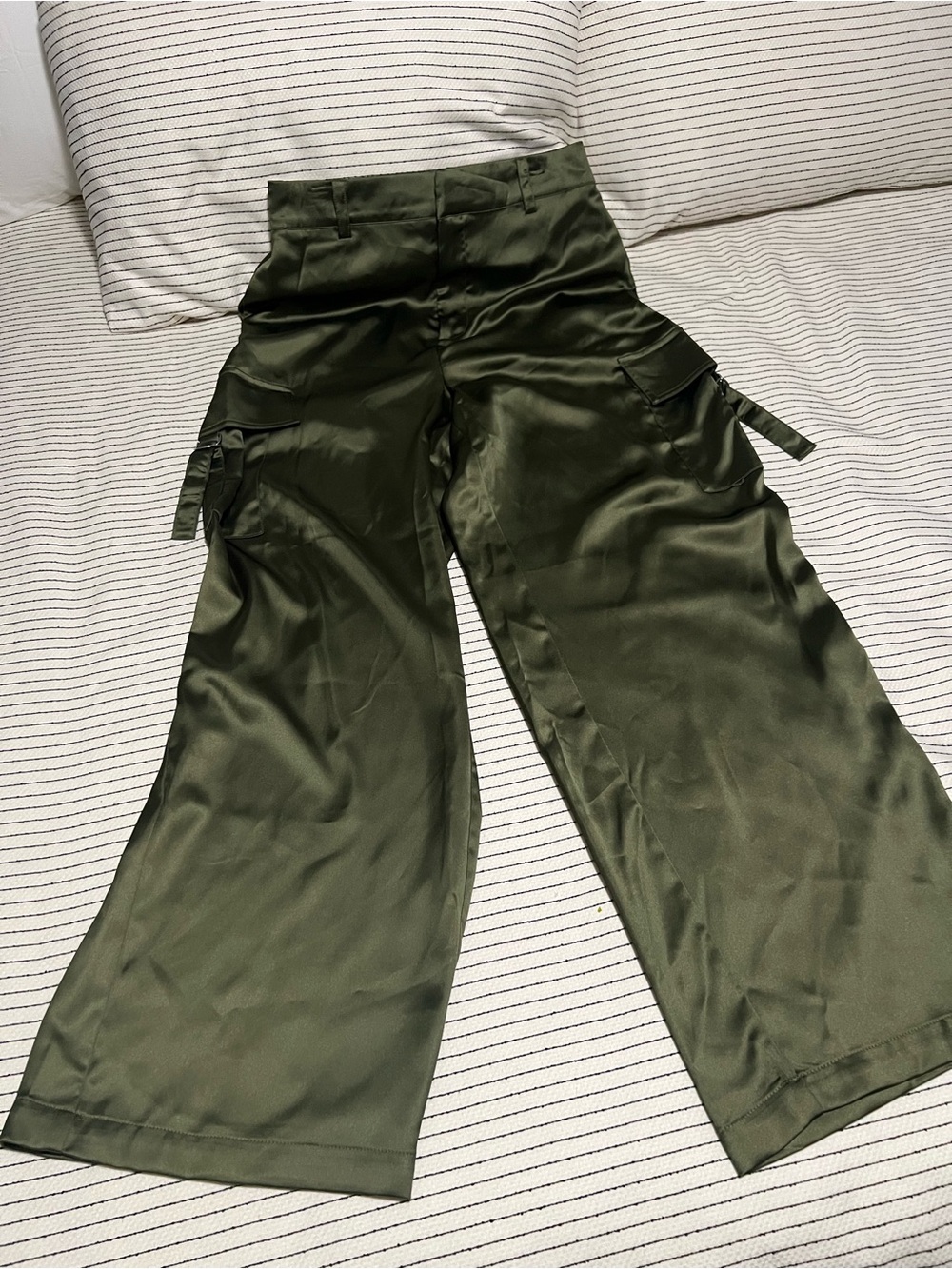 House of Harlow 1960 - wide leg satin cargo pants. Large. Olive green.